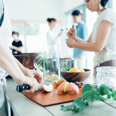 What Is PARTY GIRL?いつもと違う女子会をしたいなら、PARTY GIRLで！おしゃれなレンタルスペースを使えば、お料理やデコレーションを自由に演出できるのであなただけのオリジナルパーティーが実現します！お家でもレストランでもカラオケでもない、レンタルスペースで新しい体験をぜひ！