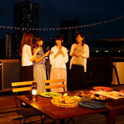 What Is PARTY GIRL?いつもと違う女子会をしたいなら、PARTY GIRLで！おしゃれなレンタルスペースを使えば、お料理やデコレーションを自由に演出できるのであなただけのオリジナルパーティーが実現します！お家でもレストランでもカラオケでもない、レンタルスペースで新しい体験をぜひ！