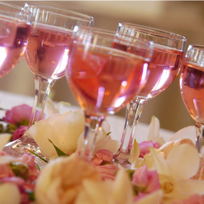 What Is PARTY GIRL?いつもと違う女子会をしたいなら、PARTY GIRLで！おしゃれなレンタルスペースを使えば、お料理やデコレーションを自由に演出できるのであなただけのオリジナルパーティーが実現します！お家でもレストランでもカラオケでもない、レンタルスペースで新しい体験をぜひ！