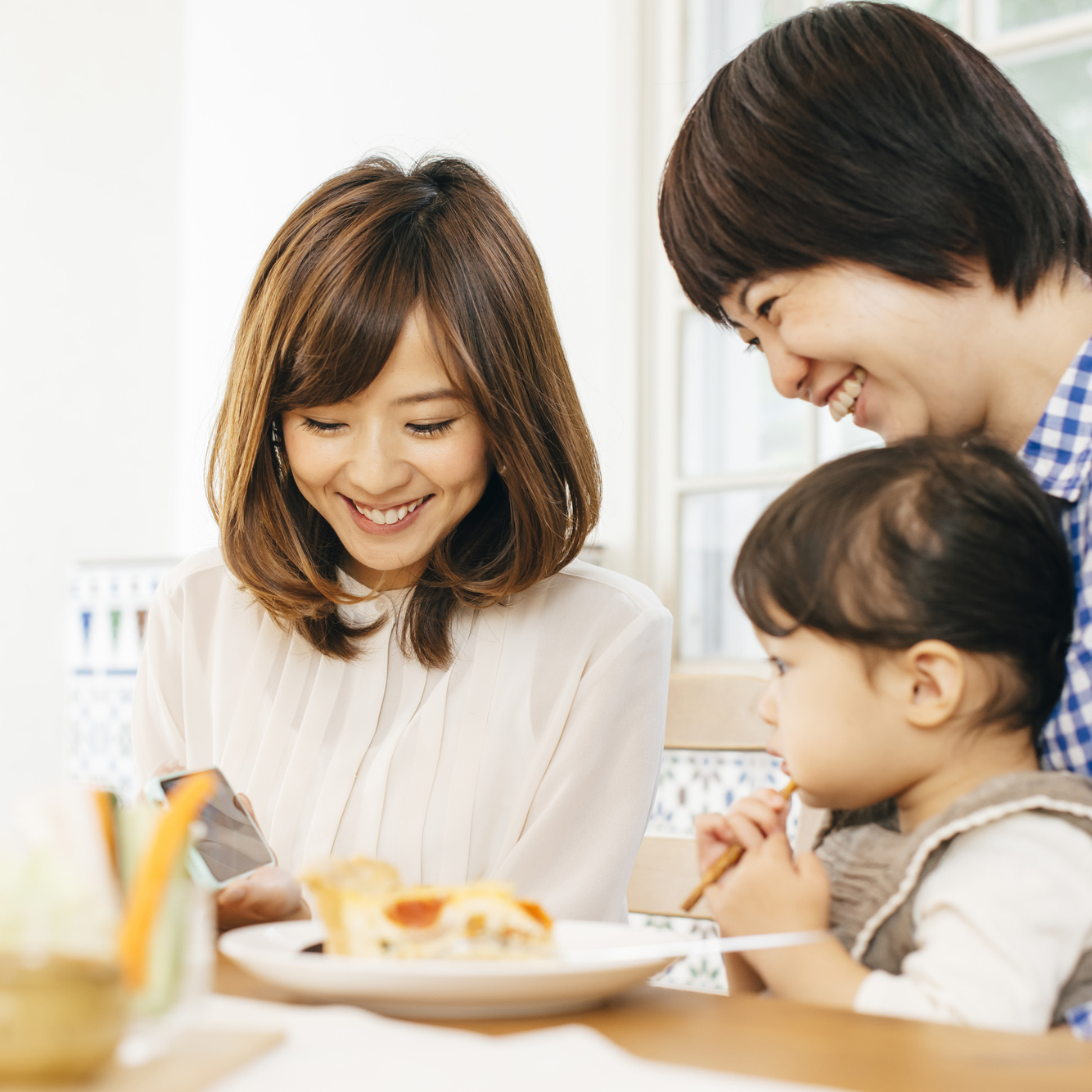 ママ会やキッズパーティー、みなさんはどんな場所で行いますか？PARTY MAMAなら、キッズスペースのあるレンタルスペースやキッチン付きのおしゃれなレンタルスペースなど、ママ会やキッズパーティーにぴったりのスペースが見つかります。お家でもレストランでもカラオケでもない、レンタルスペースで新しい体験をぜひ！
